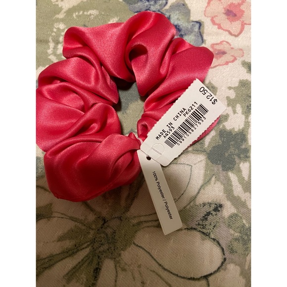 Scrunchie - Picture 4 of 4